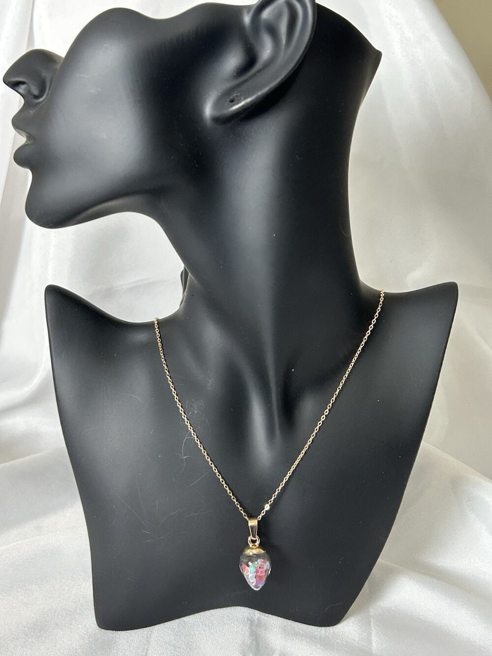 Lovely Gold Tone Teardrop Crystal Necklace. Measures 24”